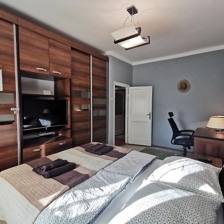 Smart Business Apartman Мишкольц Экстерьер фото